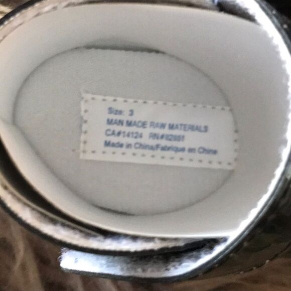 Lot of 3 Klassy Baby girl dress shoes 2 sizes - Picture 7 of 8